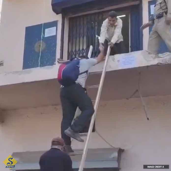 No-stairs,-customers-climb-ladders-to-enter-banks-in-Odisha!