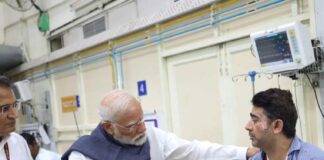 আহতদের দেখতে হাসপাতালে প্রধানমন্ত্রী