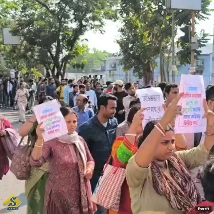 ফের দুর্নীতি, অবস্থান-বিক্ষোভে এসএসসি প্রার্থীরা 