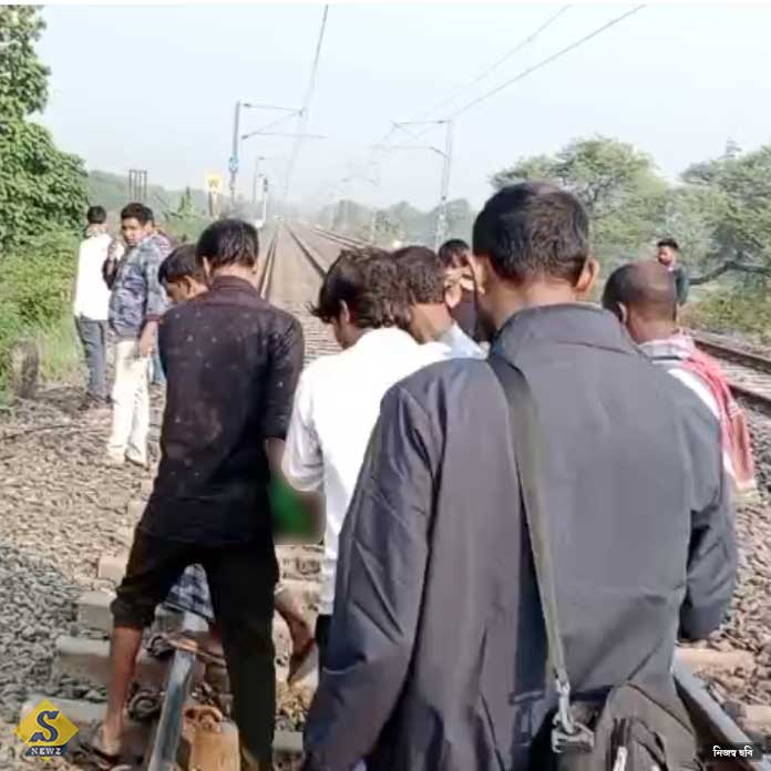 TRAIN-ER-SAMNE-MATHA-DIYE-ATMAHATYA-PROUROR_SIR