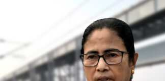 ফরাক্কায় ট্রেন জলে ডুবে যাচ্ছিল : মুখ্যমন্ত্রী