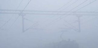 ঘন কুয়াশায় বিপর্যস্ত জনজীবন, দেরিতে ফ্লাইট, ট্রেন