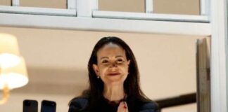 ১১ মাস পর জনসমক্ষে শান্তিতে নোবেলজয়ী মাচাদো