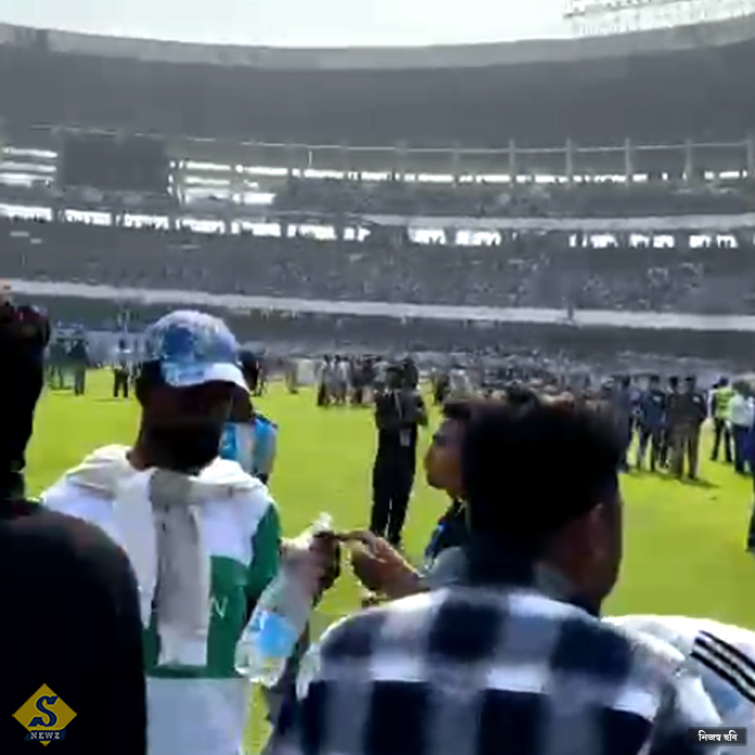 স্টেডিয়ামে জলের বোতল কি করে, উঠছে প্রশ্ন
