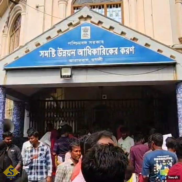 Dhundhuma's-Arambagh-BDO-concerned-about-Yuva-Sathi's-form