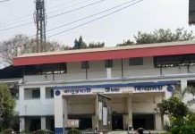 ছাত্রীর সামনে কান ধরে ওঠবোস-নাকখত শিক্ষকের
