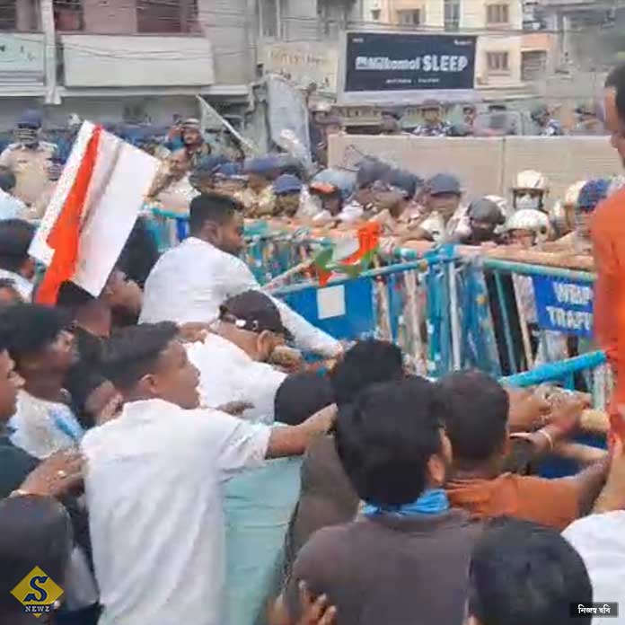পুলিশ-আদিবাসী ধস্তাধস্তি, জলকামান-কাঁদানে গ্যাস, রণক্ষেত্র শিলিগুড়ি