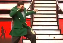 লাল হিল পরে মঞ্চে নাচ অক্ষয়ের