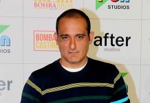 অক্ষয় খান্নার ‘ফোনহীন’ জীবন