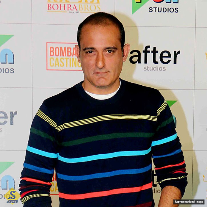 Akshaye-Khanna's-'phone-free'-life