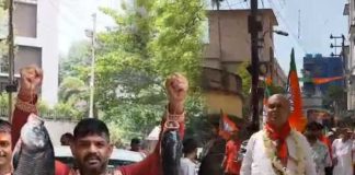 ধুতি-পাঞ্জাবি, মাছ হাতে প্রচারে প্রার্থীরা