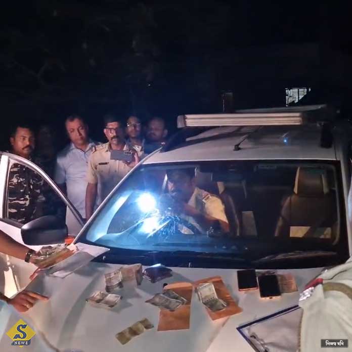 ধনেখালিতে নাকা চেকিংয়ে গাড়িতে বান্ডিল বান্ডিল টাকা