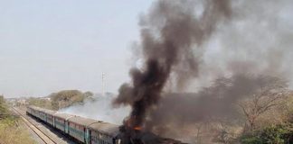 হায়দরাবাদ থেকে চেন্নাইগামী চারমিনার এক্সপ্রেসে আগুন