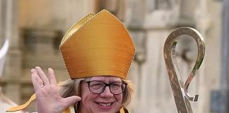 প্রথম মহিলা আর্চবিশপের ভ্যাটিকান সফর