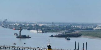 হরমুজ বাধা টপকে গুজরাটে ভারতীয় জাহাজ!