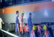 পুণে স্টেশনের কাছে লাইনচ্যুত বন্দে ভারতের একটি বগি