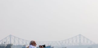 গঙ্গায় ক্যামেরা হাতে নৌকাবিহার মোদীর
