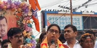 মেয়ের জন্মদিনে মনোনয়ন পানিহাটির রত্না-র