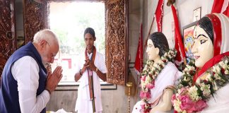 শরণার্থীদের অধিকার তাঁর গ্যারান্টি, ঠাকুরবাড়িতে আশ্বাস মোদীর