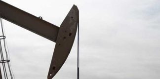 হরমুজে অবরোধের জেরে তেলের দাম বাড়ল ৪ শতাংশ