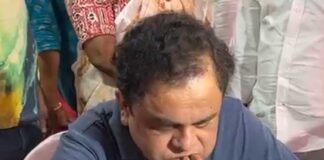 মালদায় রোড শো মমতার, প্রচারে পান্তা খেলেন ব্রাত্য