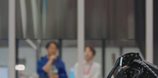 পেশাদার টেবিল টেনিসে মানুষকে হারাল রোবট