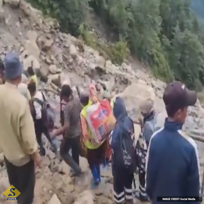 উত্তর সিকিমে ভূমিধস, আটকে বহু পর্যটক 
