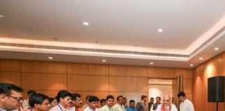 প্রথম দফা ভোটের আগে রুদ্ধদ্বার বৈঠকে শাহ