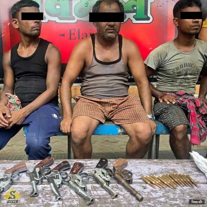 Single-shot-pistol-and-cartridges-recovered-in-Rajabazar.