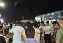 জওয়ানকে ‘গুলি’, তৃণমূল-বিজেপির সংঘর্ষে তপ্ত ভাটপাড়া