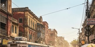 উত্তরে ঝড়বৃষ্টি, দক্ষিণবঙ্গে অস্বস্তিকর গরম