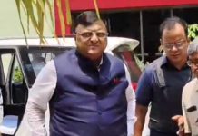 বাছা বাছা কেন্দ্র পরিদর্শনে সিইও