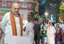 ওয়াররুমে শাহ, নিজের পাড়ায় প্রচারে মমতা