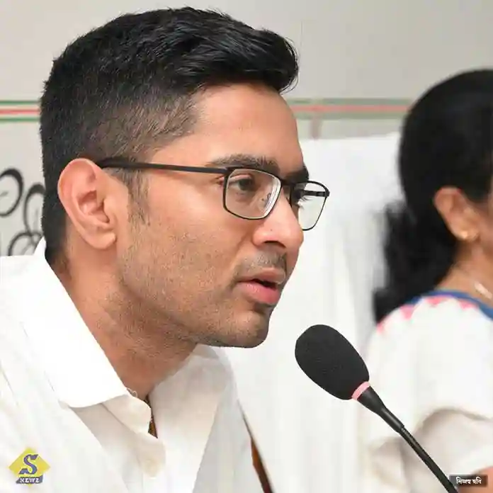 পুরসভা আগে অবৈধ অংশ চিহ্নিত করুক, পাল্টা তোপ অভিষেকের