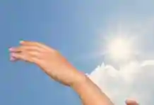 রোদে কালচে হাত?