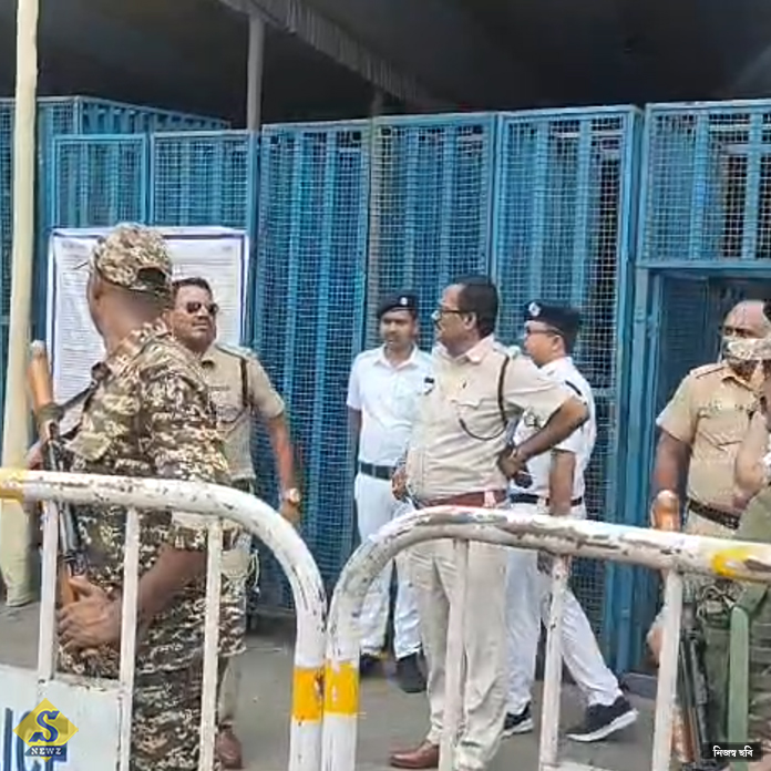 নির্বিঘ্নে গণনায় প্রচুর কাউন্টিং-পুলিশ অবজার্ভার