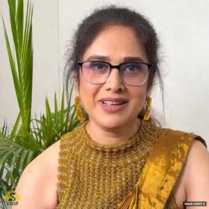 Meenakshi-is-back-in-Mumbai-and-looking-for-work