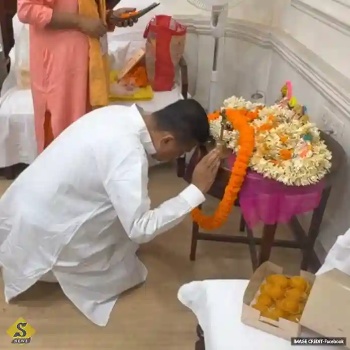 Suvendu-bows-in-reverence-touching-his-head-to-the-stairs_-he-also-offers-prayers