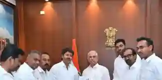 ভিসিকে-র সমর্থনে ম্যাজিক ফিগার ছুঁলেন বিজয়!