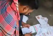 তৃণমূলের দলীয় কার্যালয়ে ভোটার-আধার কার্ড