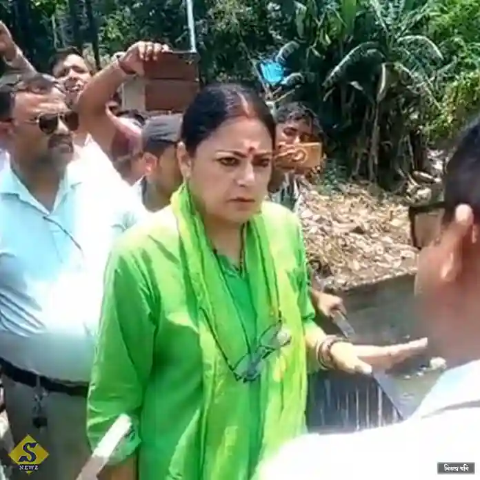 বর্ষার আগে পুর কমিশনারকে নিয়ে লকগেট পরিদর্শন অগ্নিমিত্রার