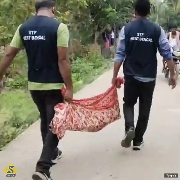 সন্দেশখালিতে তৃণমূল নেতার পুকুরে অস্ত্রভাণ্ডার