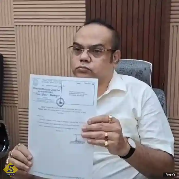 বহরমপুরে নাড়ুগোপালের ইস্তফা, জিয়াগঞ্জের চেয়ারম্যান গ্রেফতার