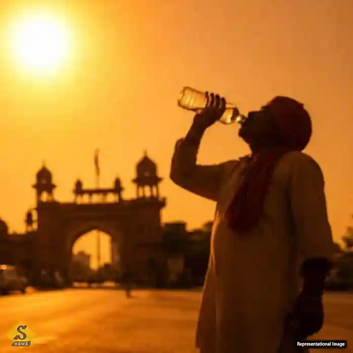 Delhi-is-sweltering!-Real-feel-temperature-hits-51-degrees.