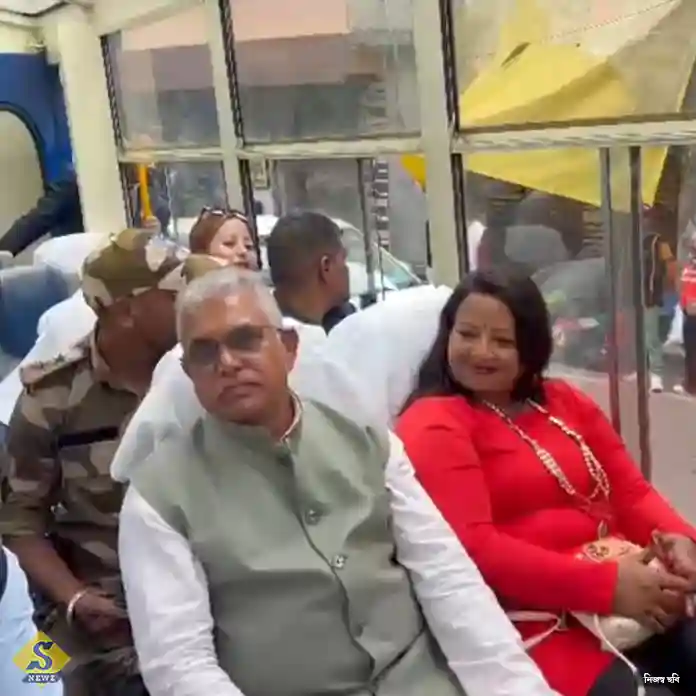 টয়ট্রেনে সস্ত্রীক দিলীপ ঘোষ