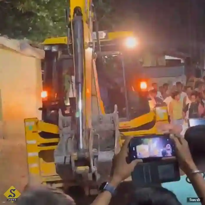 Eviction-Halted-at-Jadavpur-Station_Bulldozers-Withdrawn