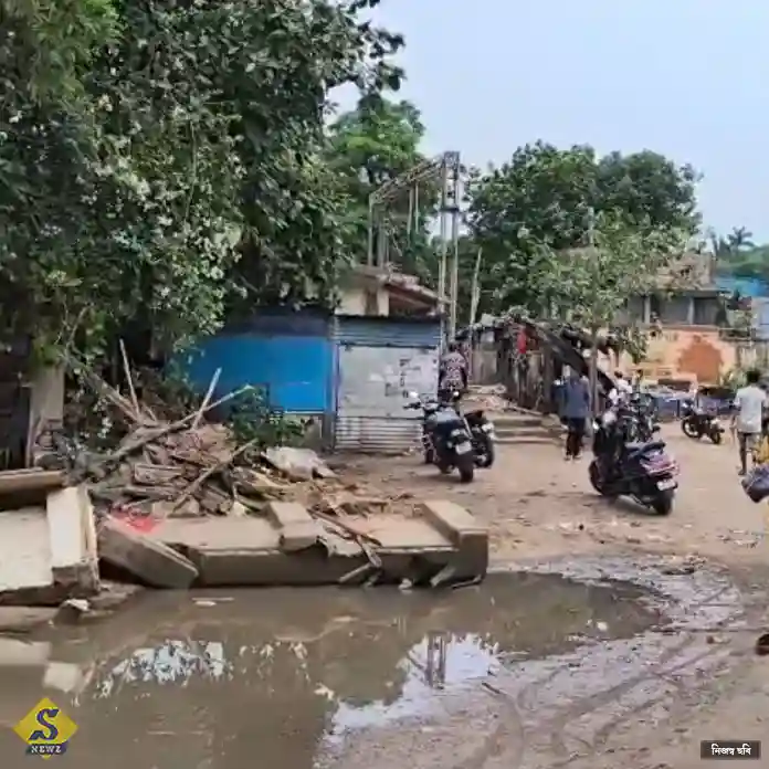 যাদবপুরে হকার উচ্ছেদ, লাঠিচার্জ, আটক সৃজন