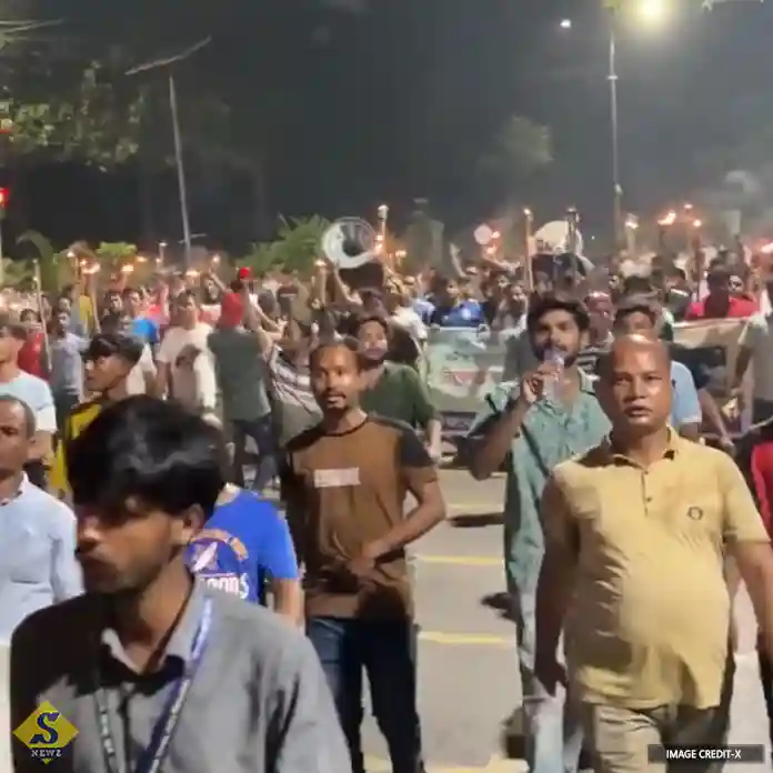 রামের অবমাননা, ঢাকায় মশাল মিছিল হিন্দুদের