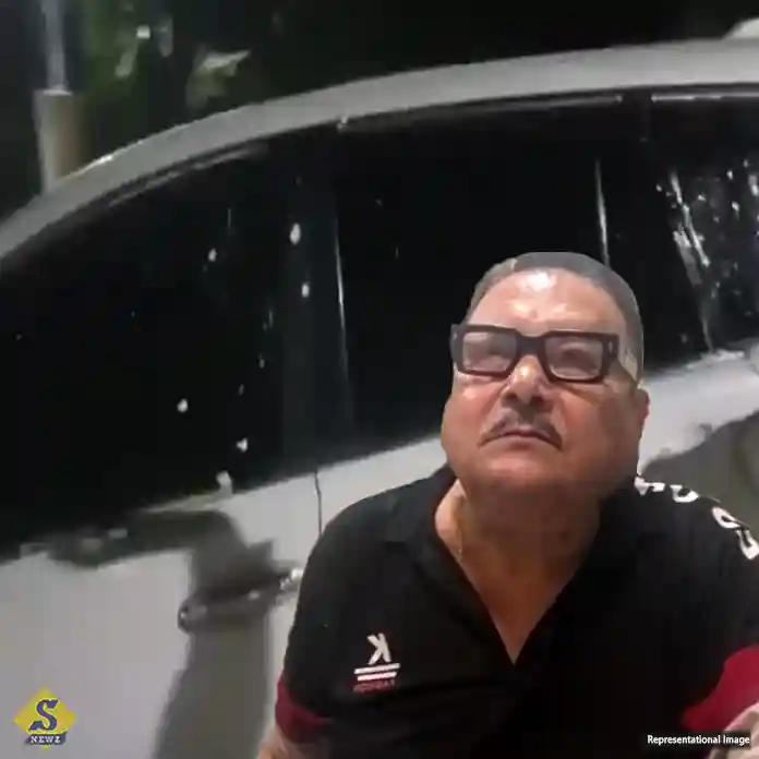 নিজের এলাকায় বিক্ষোভের মুখে মদন, গাড়িতে ভাঙচুরও