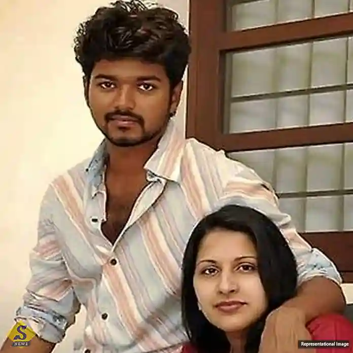 জোড়া লাগছে বিজয়ের ভাঙা সংসার?